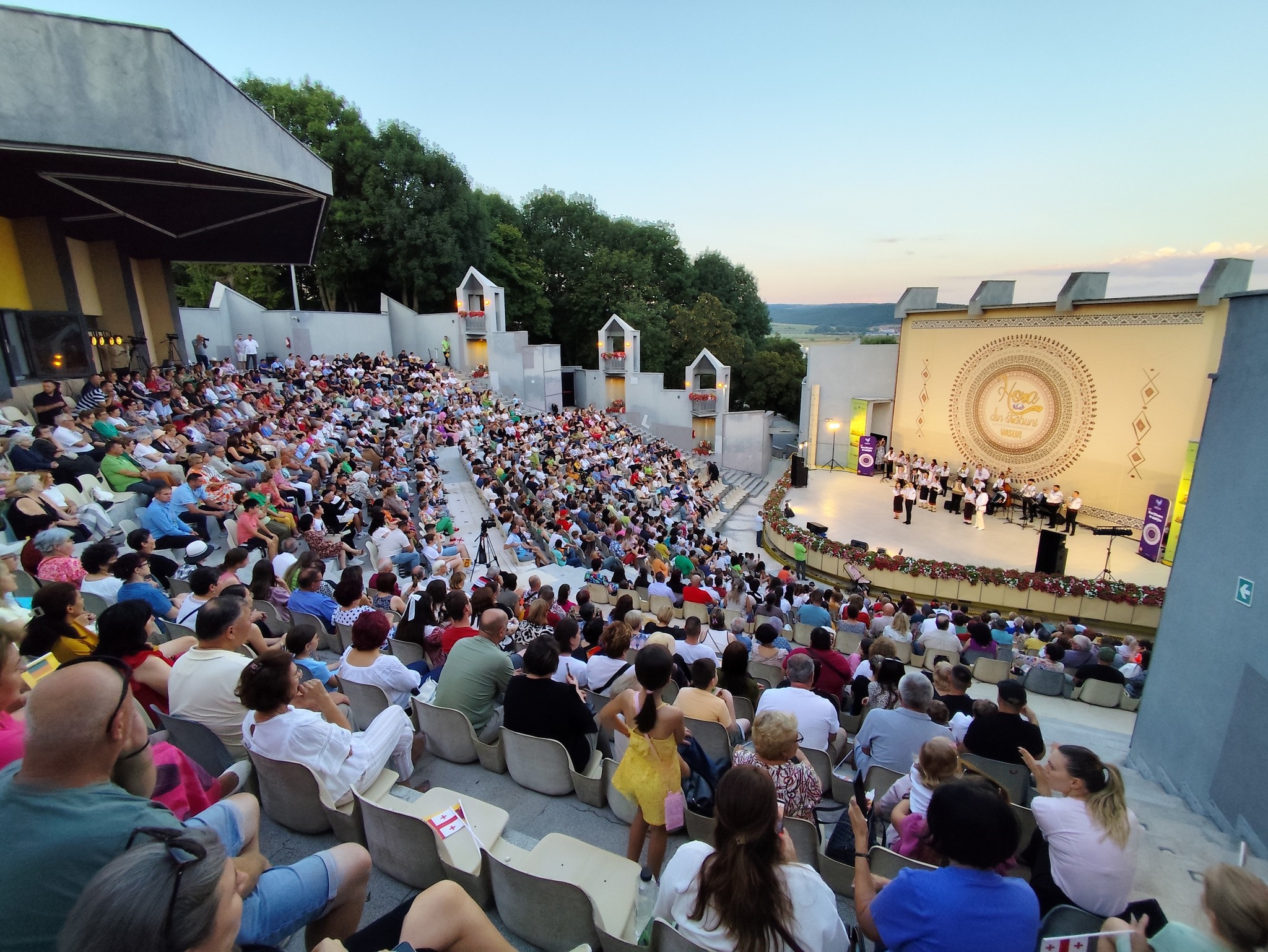 Coregrafie unică pe scena Festivalului de Folclor „Hora din Străbuni”