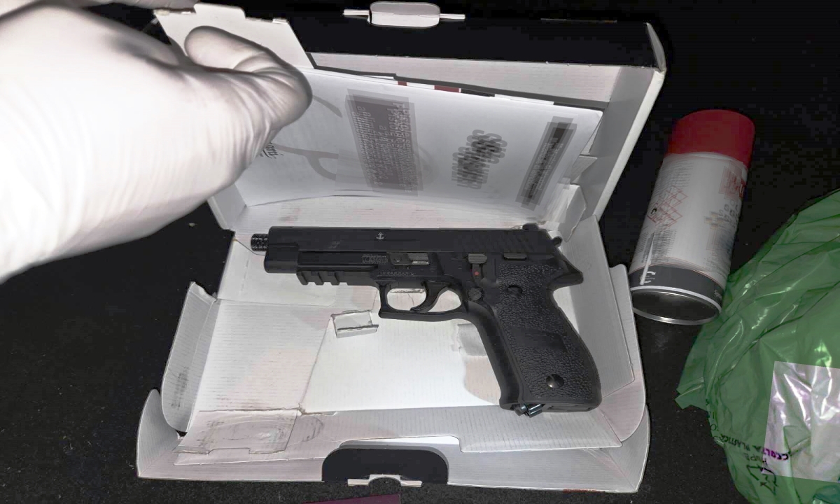 Italian prins cu un pistol  și muniția aferentă la Albița