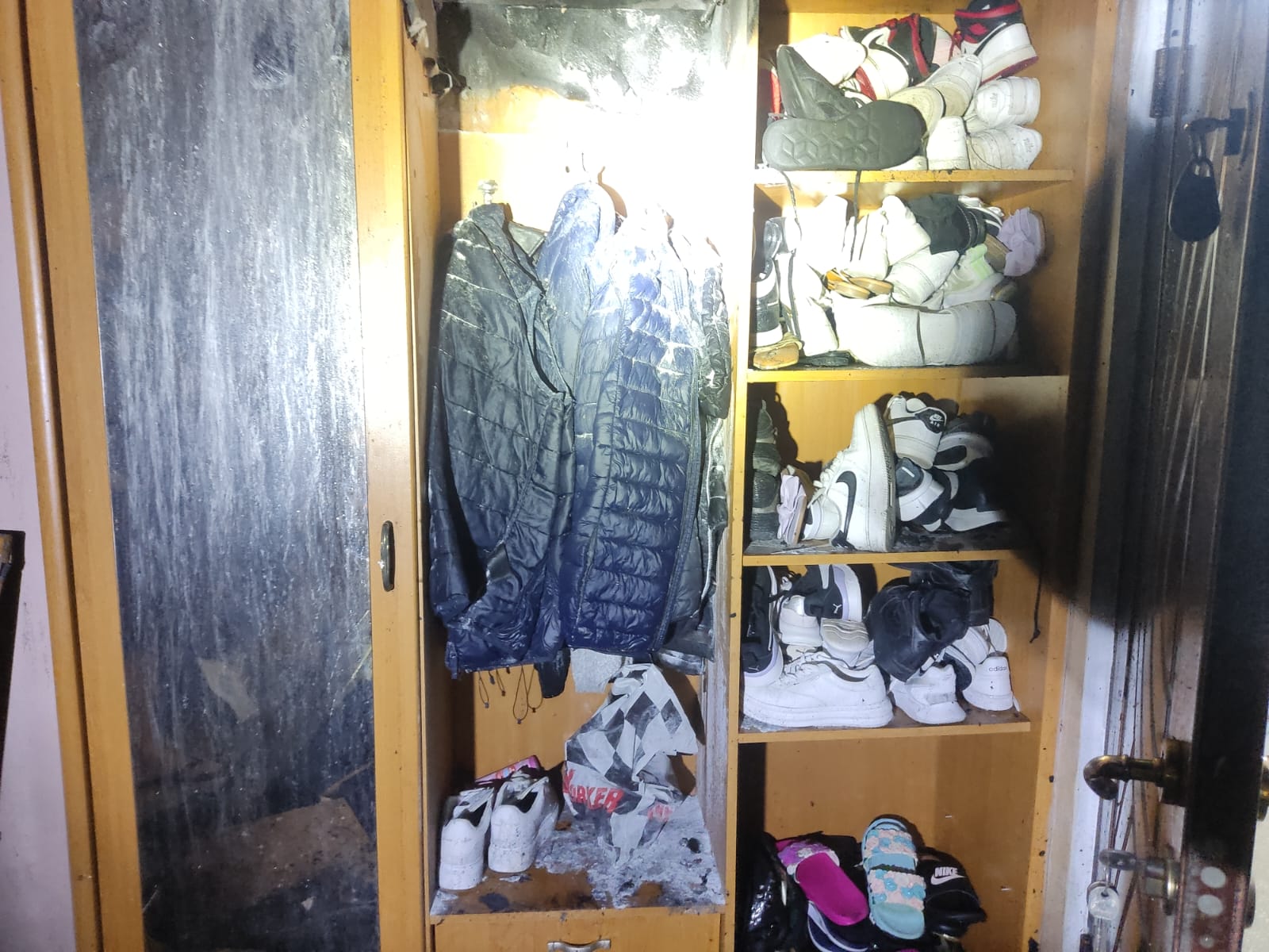 Un apartament din Bârlad cuprins de flăcări