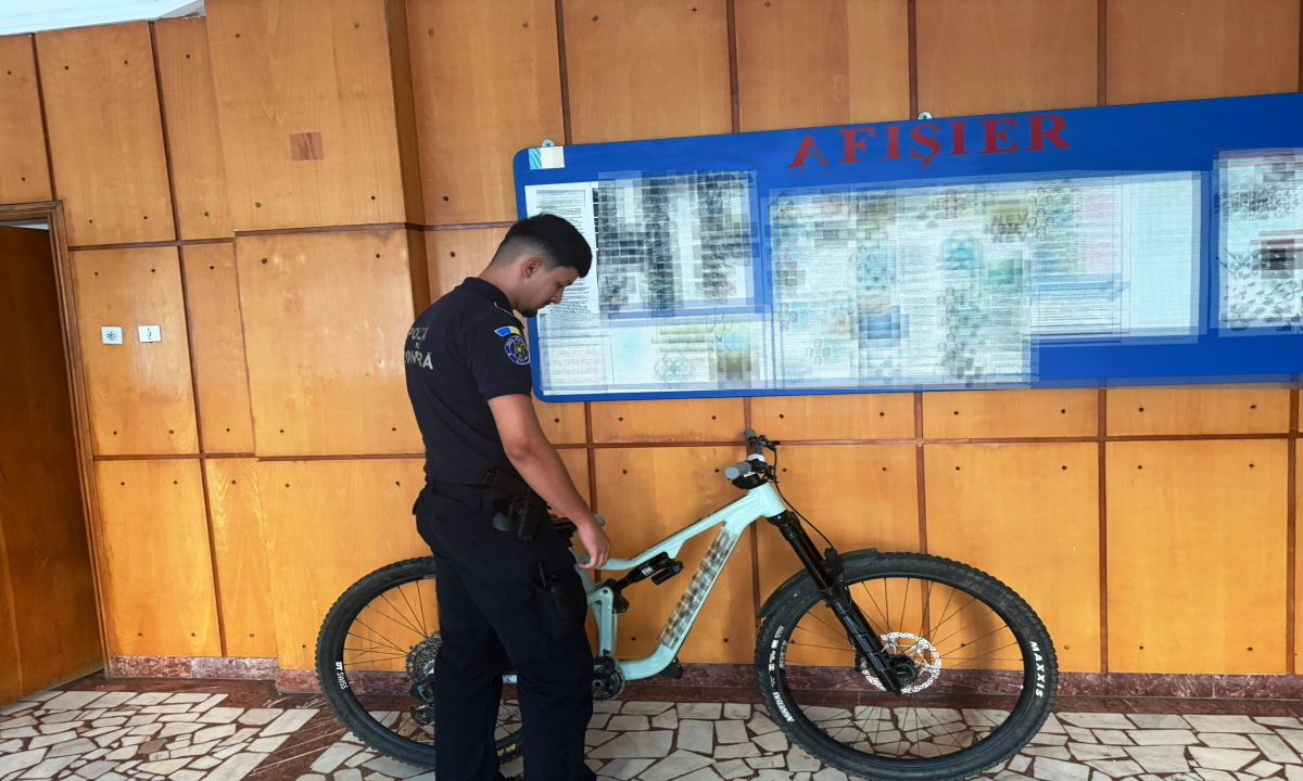 Bicicletă semnalată ca fiind furată din Germania, descoperită la Albița