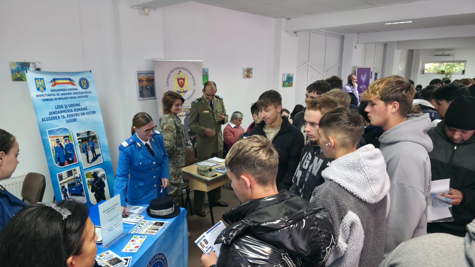 Peste o mie de participanți la Bursa Locurilor de Muncă pentru absolvenți, organizată de AJOFM Vaslui