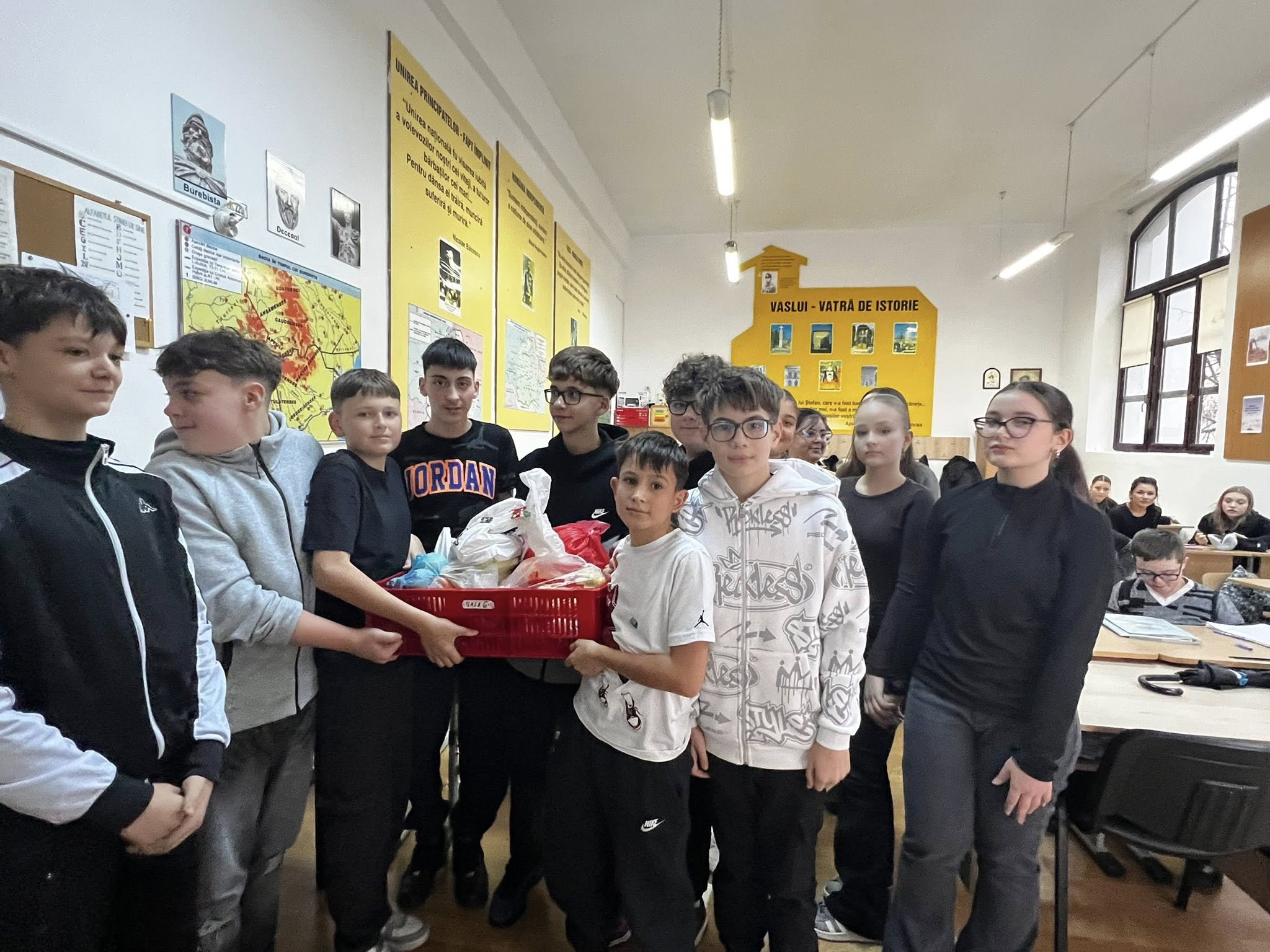 Elevii Școlii „Mihail Sadoveanu” Vaslui, exemplu de solidaritate în cadrul campaniei „Săptămâna legumelor și fructelor donate”