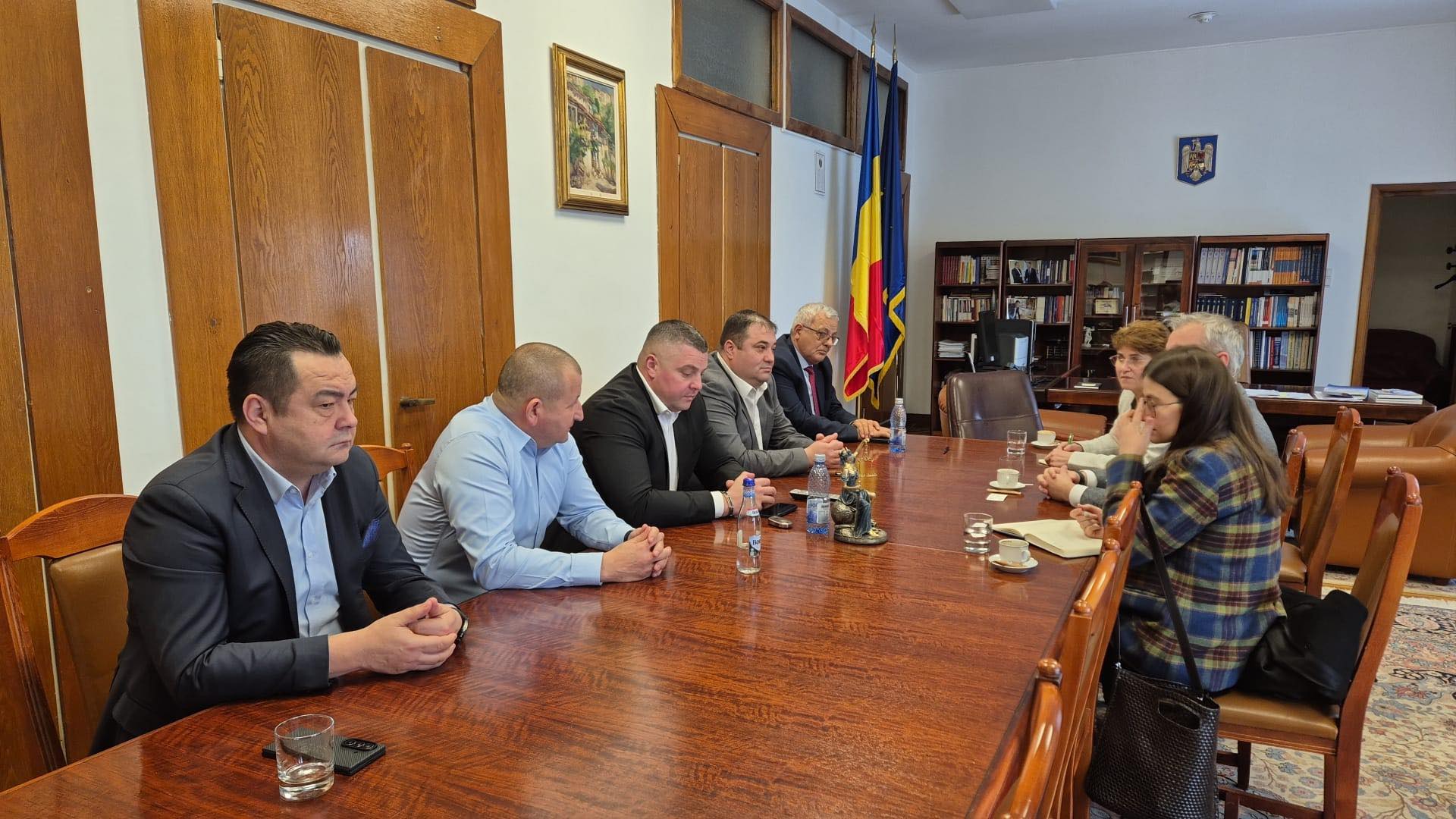 Întâlnire la nivel înalt pentru atragerea de investiții în județul Vaslui