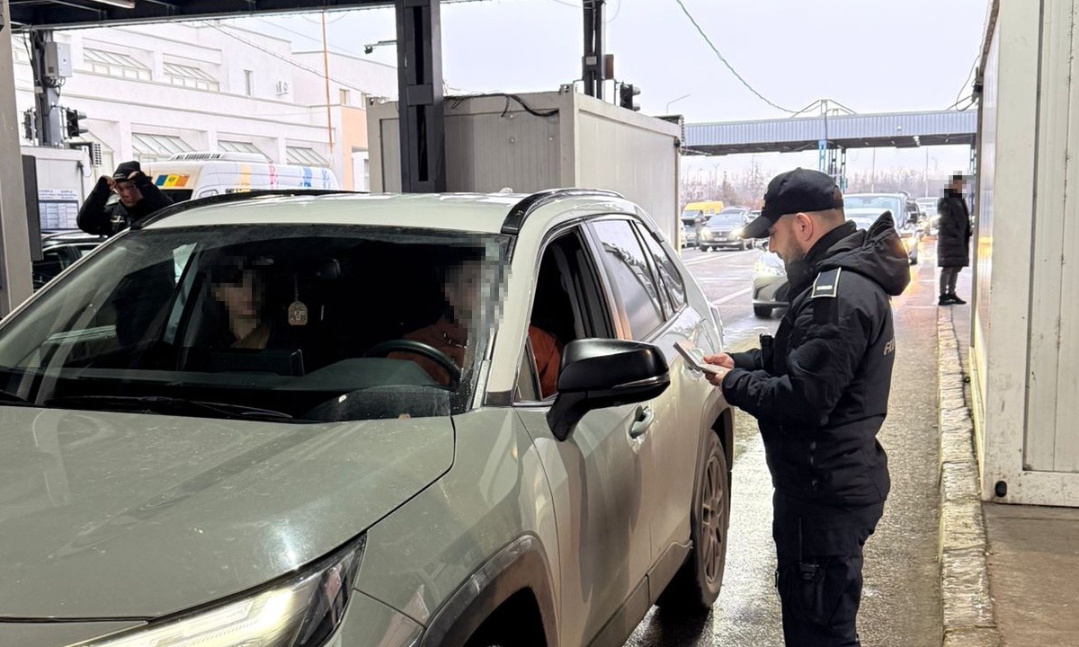 Oprit la frontieră cu permis fals. Tânăr din Republica Moldova, cercetat penal la Albița