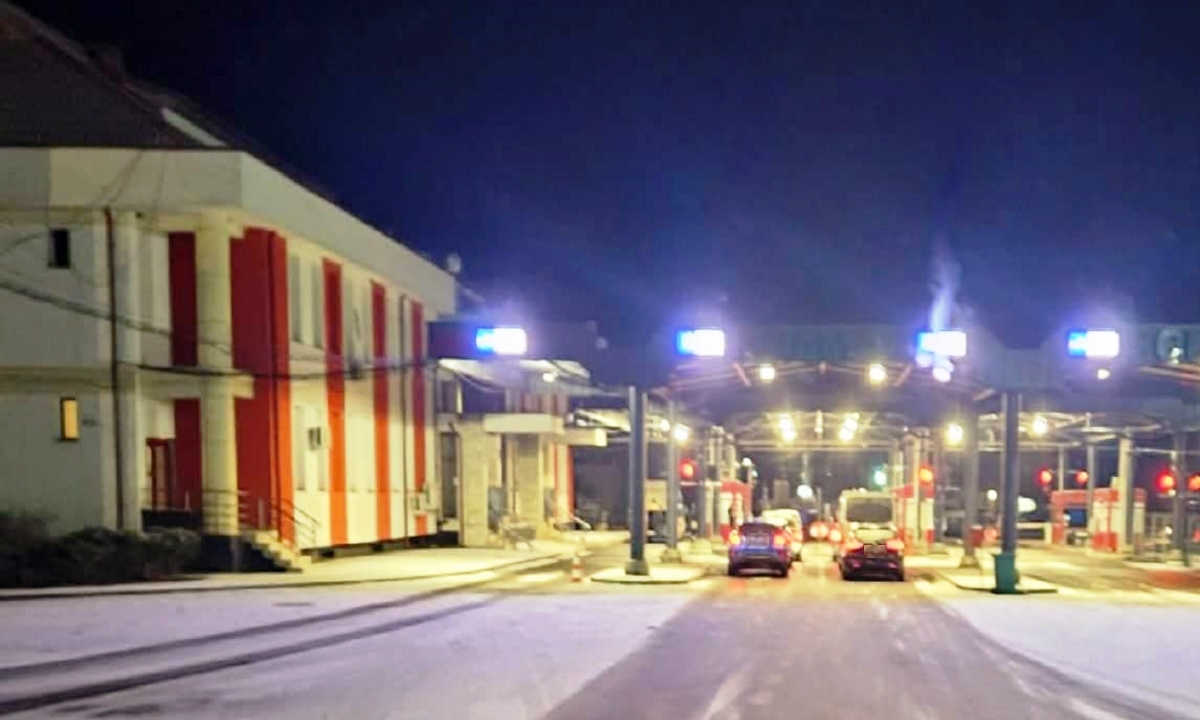 Carte de identitate falsă descoperită la PTF Albița, asupra unui șofer de autocar din Republica Moldova