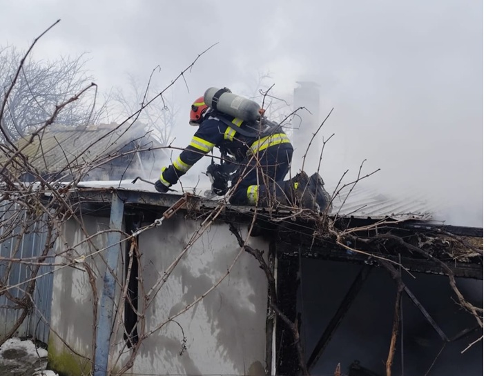 Revenire | Incendiul din Bozia, comuna Fălciu: o persoană rănită și pagube semnificative