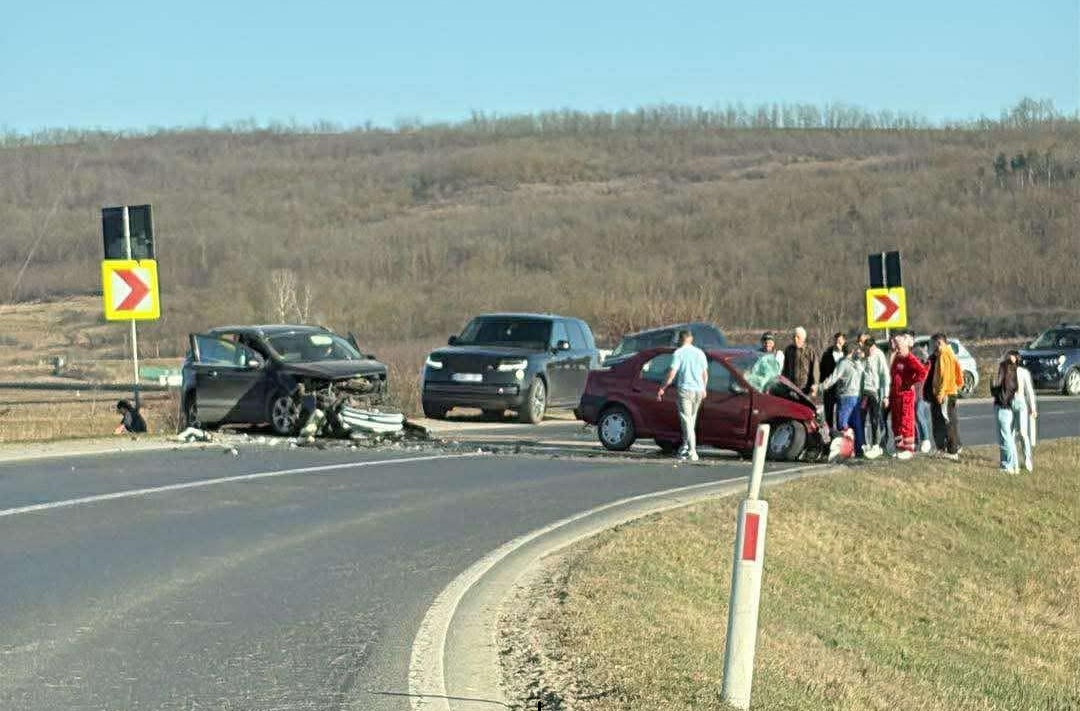 Accident rutier pe DN 24, la sensul giratoriu de la Crasna