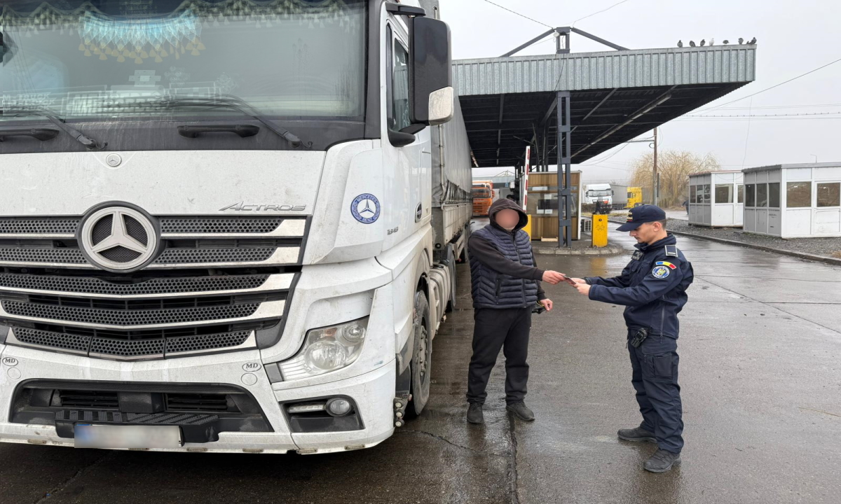 Camion radiat din circulație, descoperit la Albiţa