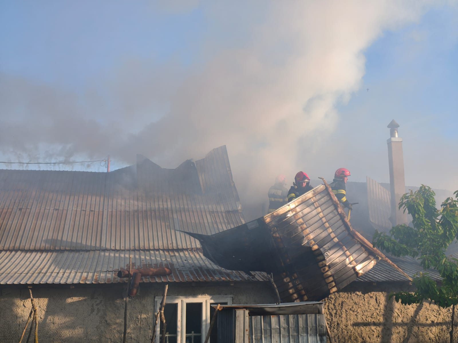 Incendiu la o locuință din localitatea Boușori