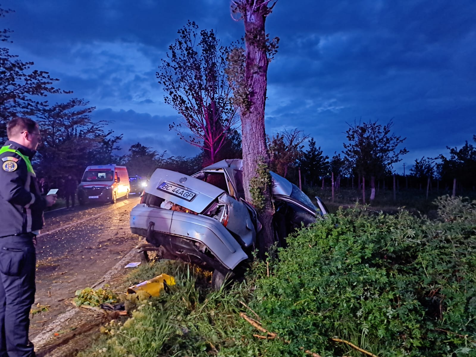 Tragedie la granița cu județul Bacău: un tânăr șofer și-a pierdut viața într-un eveniment rutier!