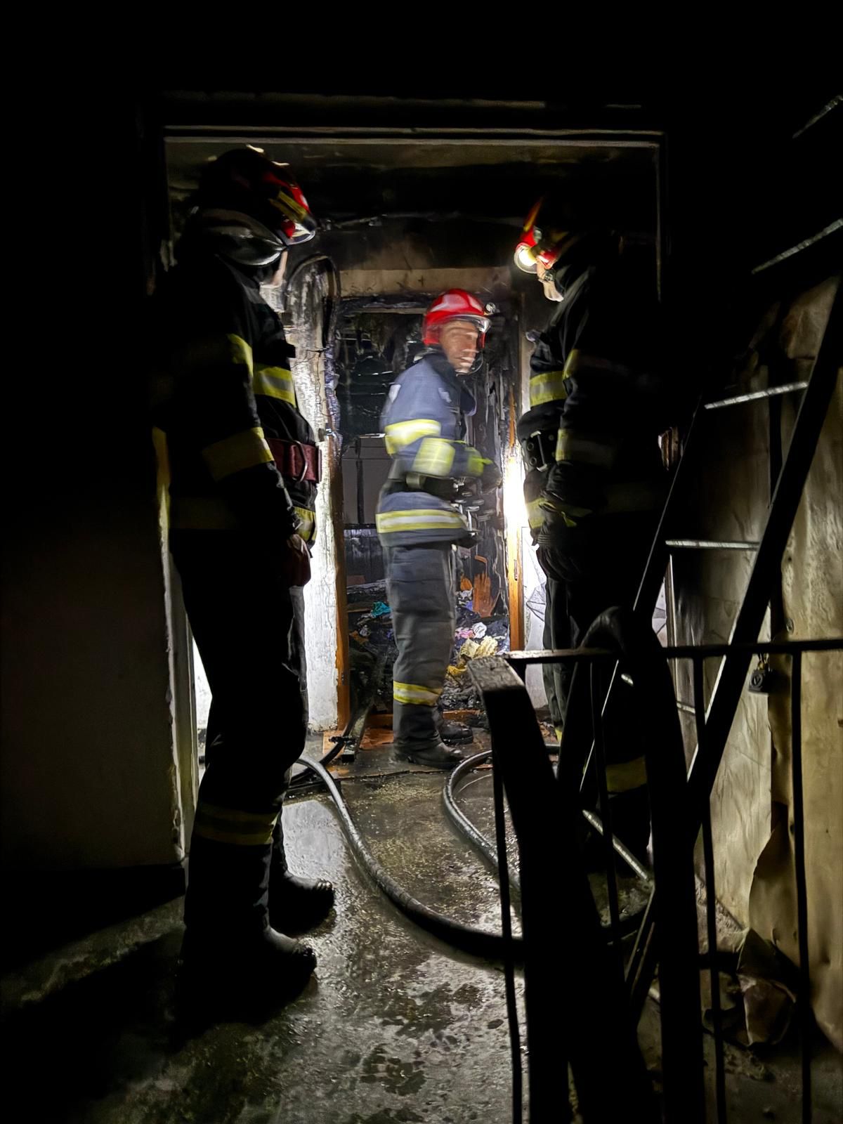 Peste 50 de persoane evacuate dintr-un bloc din Bârlad în urma unui incendiu