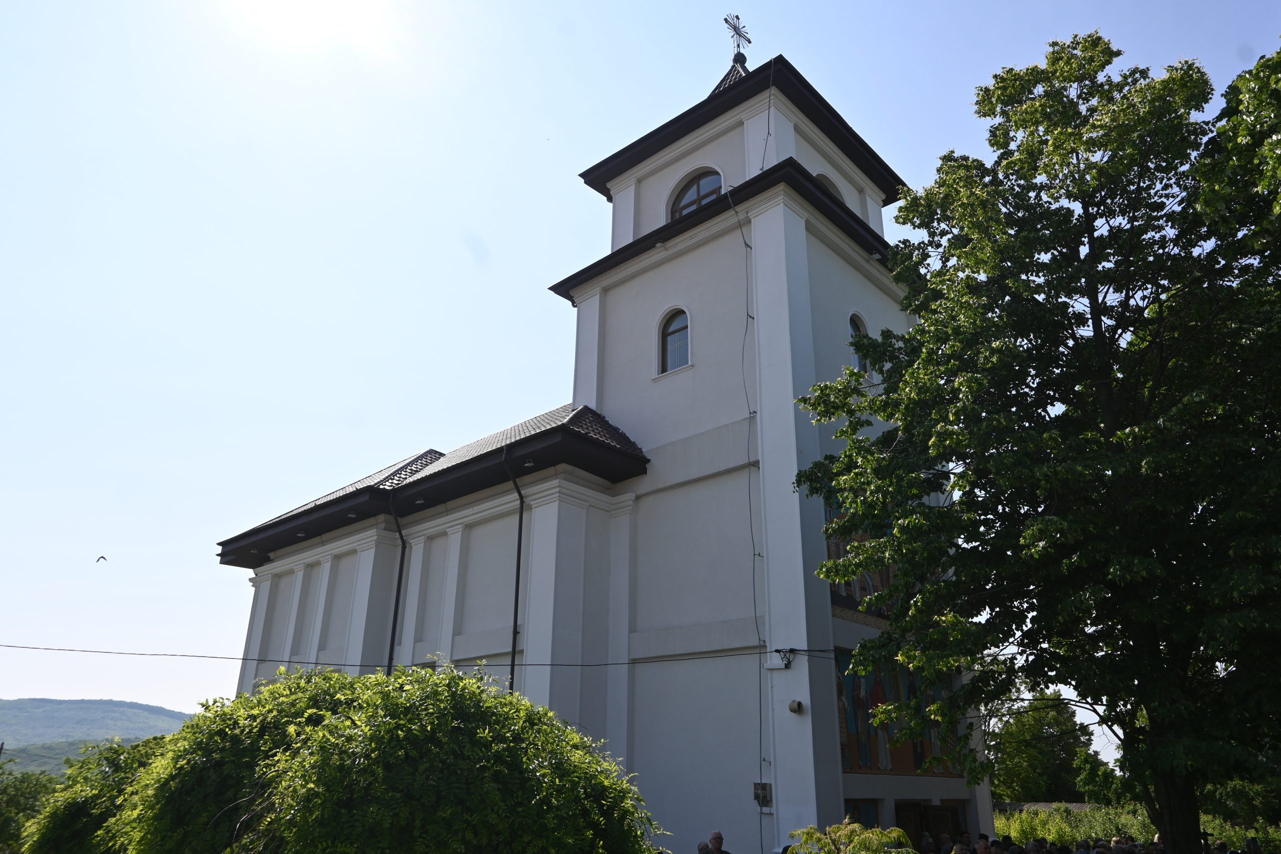 Biserica „Sf. Nicolae” din Moara Grecilor, resfințită de doi episcopi