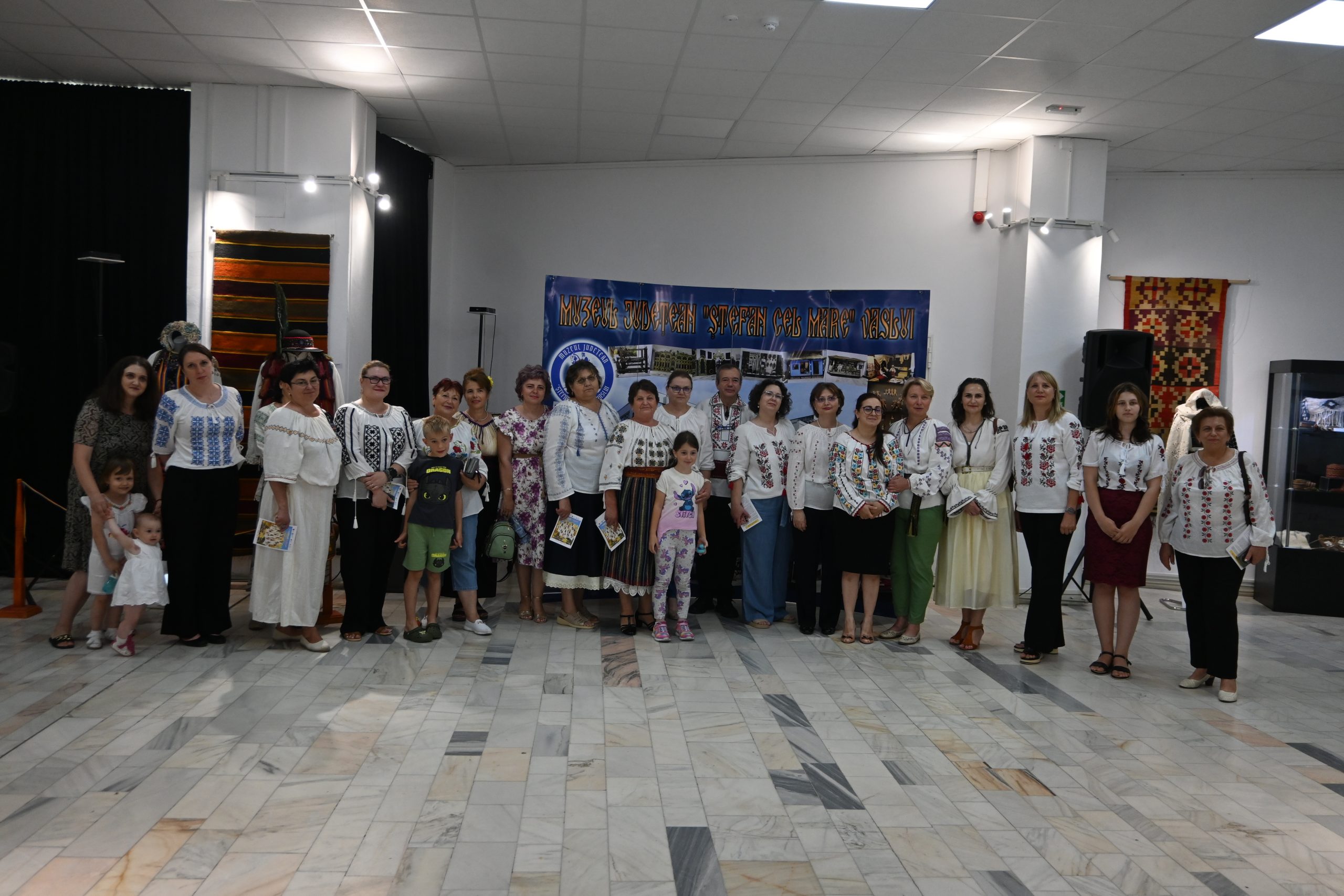 Expoziție temporară de costume populare la Muzeul Județean „Ștefan cel Mare” Vaslui