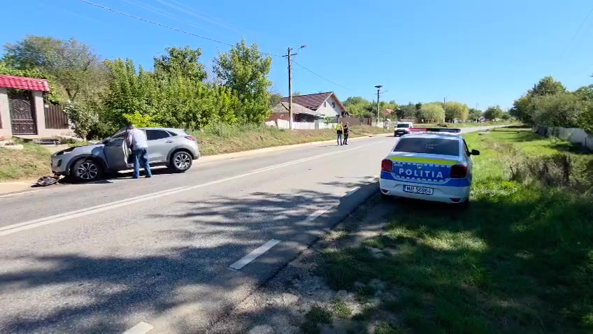 Un șofer a intrat cu mașina într-un cap de pod la Mărășeni