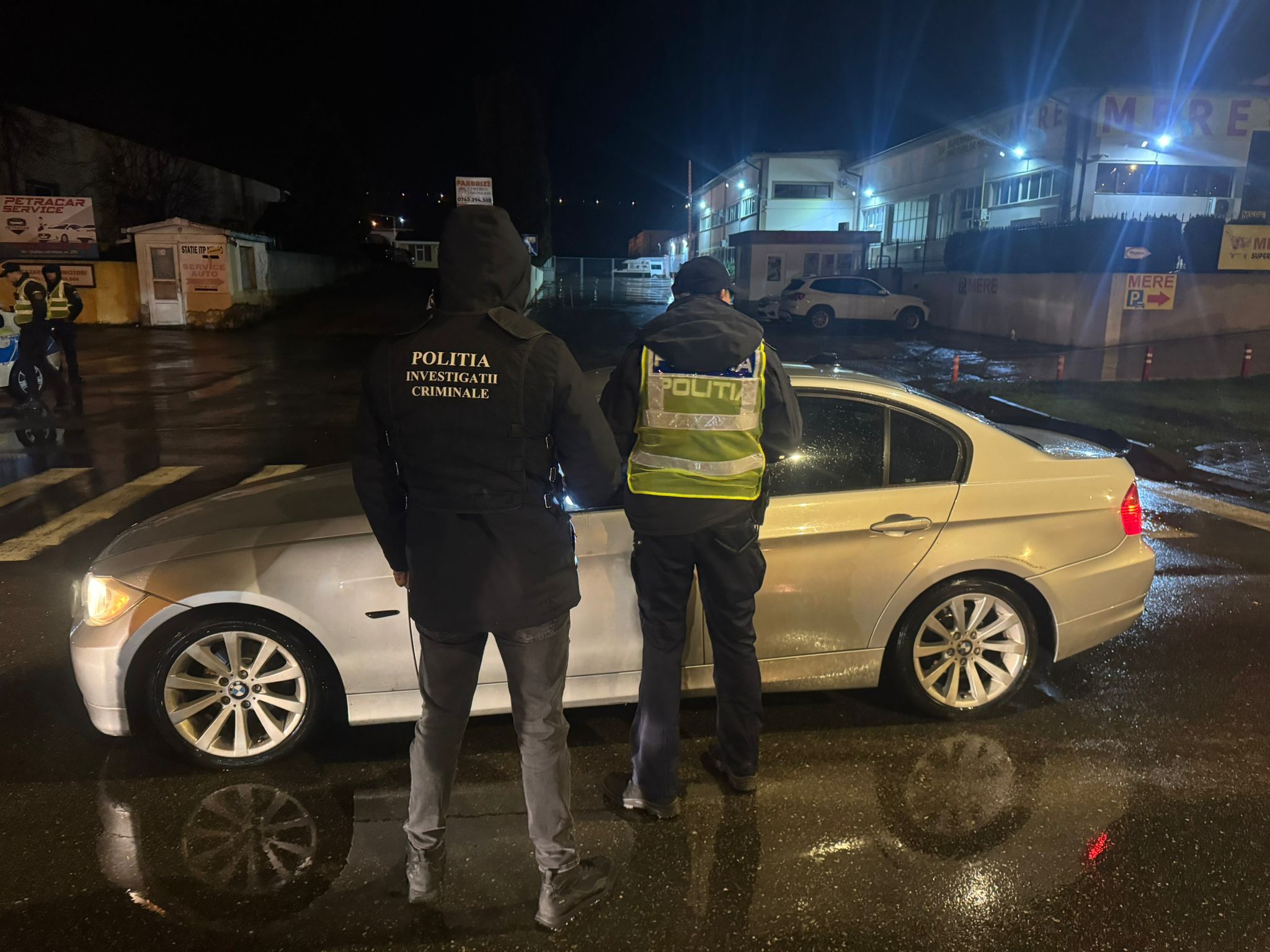 Doi bărbați din Viișoara, reținuți după ce au agresat trei persoane în extravilanul satului Văleni