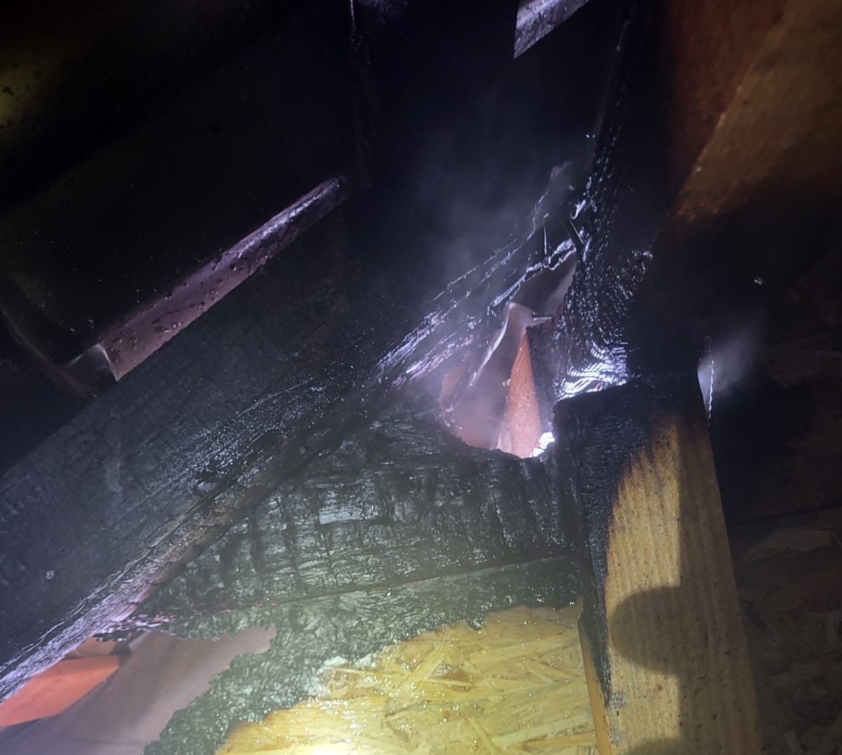 Incendiu de locuință la Pogănești, lichidat de pompierii hușeni