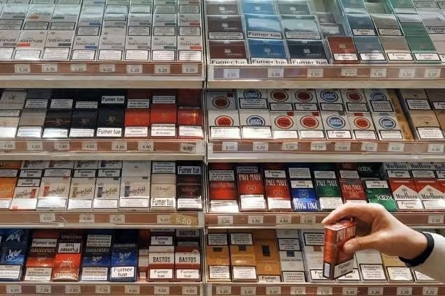 Tânăr din Bârlad, arestat preventiv după ce ar fi spart un magazin și ar fi furat țigarete